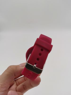 가볍게 디자인 된 칼로리 연소 추적 장치와 함께 착용 가능한 걸음 측정 수갑