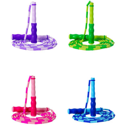 부드러운 비즈 나일론 로프와 편안한 그립과 효과적인 운동을 보장하는 물결 모양 손잡이 디자인의 길이 조절 점프 로프