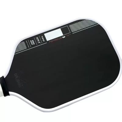 USAPA는 야외에서 성인 엔터테인먼트를 위한 피클볼 패드를 승인했습니다.